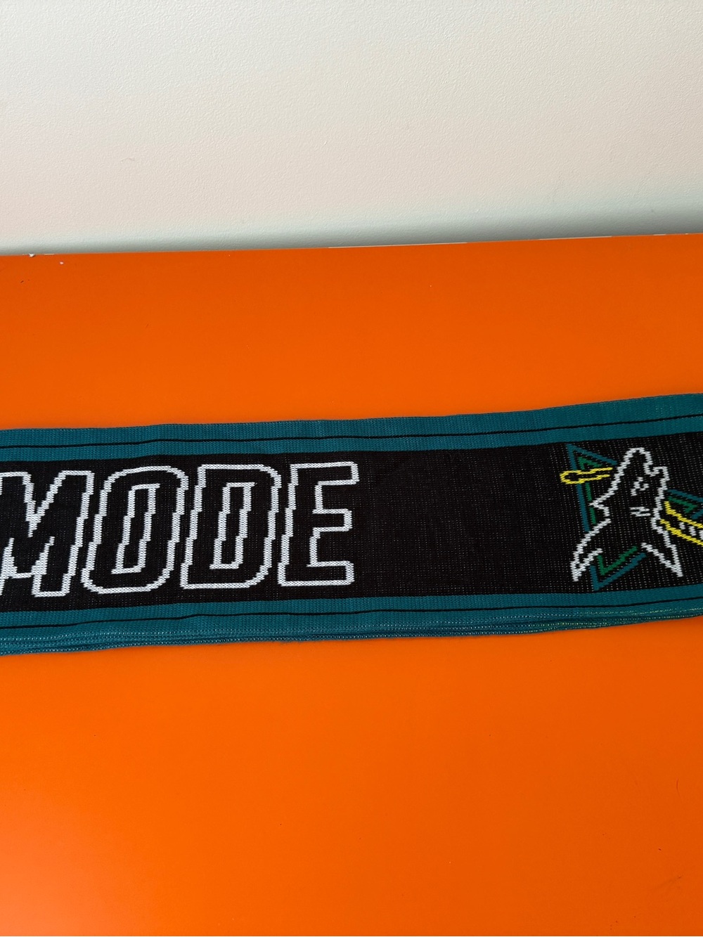 NWOT- SAN JOSE SHARK GEAR- SCARF AND 2 HATS! GREAT PACKAGE FOR SHARK TANK GEAR. - Picture 8 of 11